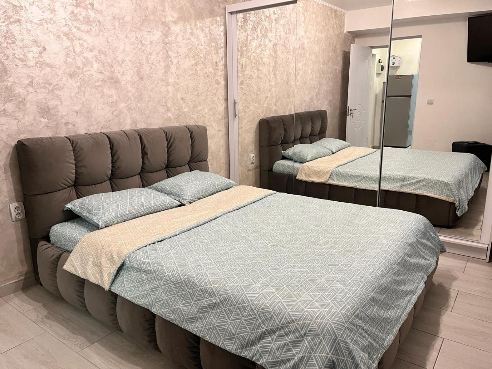 White & Silver Luxury Apartament Craiova Esterno foto